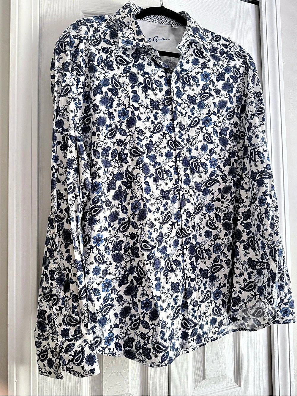 Robert Graham Floral Button Down in Blue & White Like New